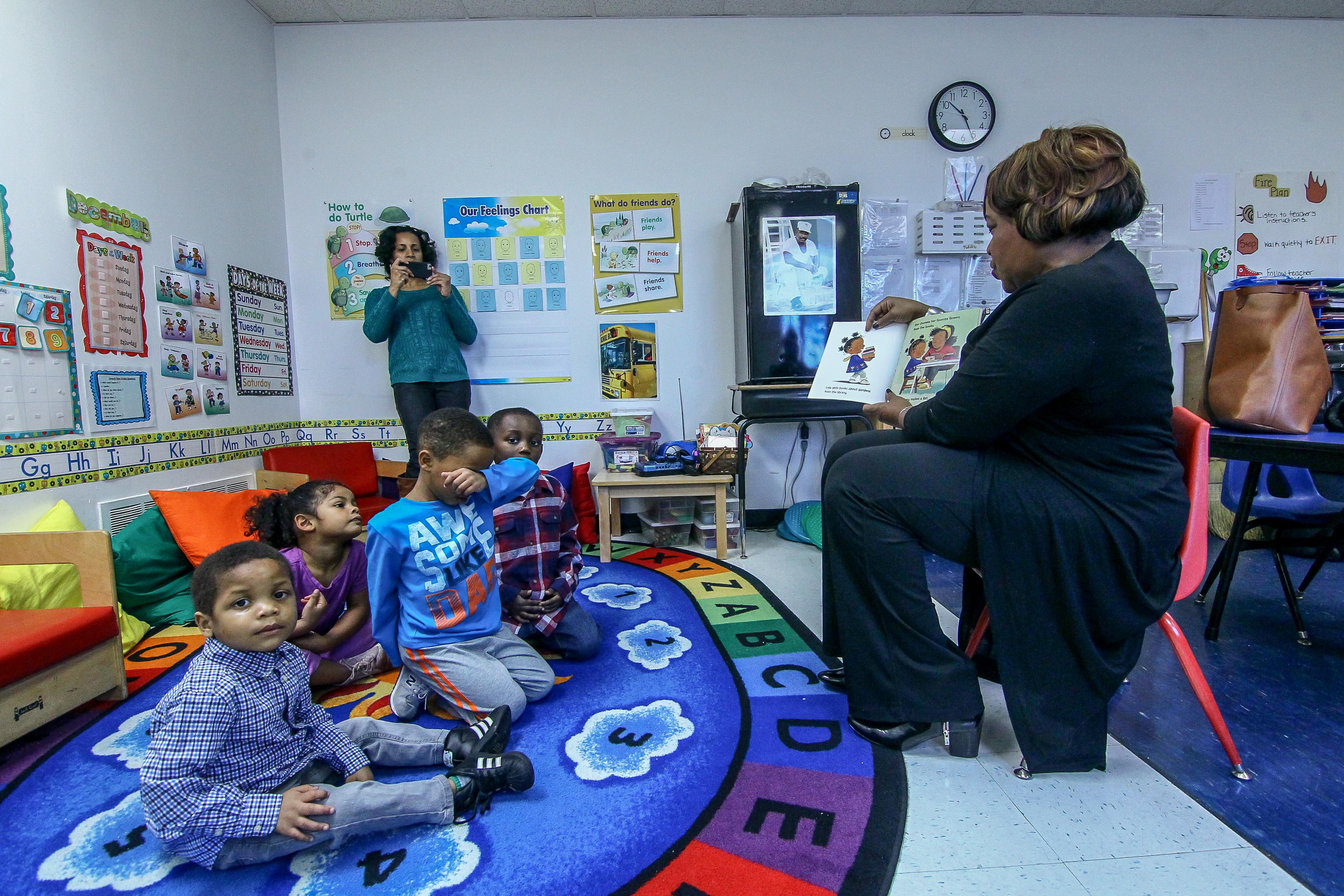 Councilwoman Michelle Harlee reads to a group of students at a Wilmington Head Start program