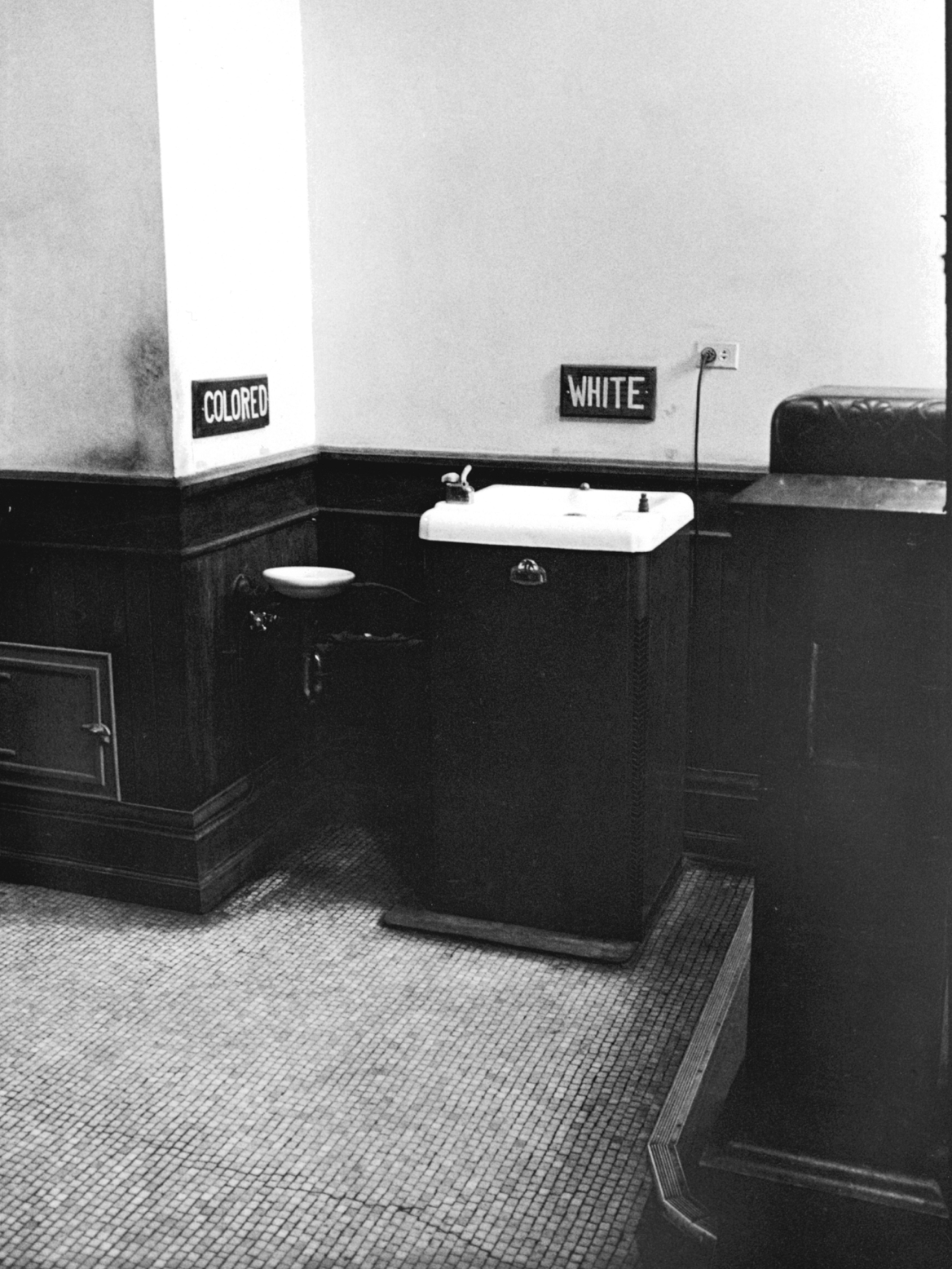 Photo of segregated drinking fountains in Albany, Georgia, 1962 - Courtesy of Delaware Art Museum