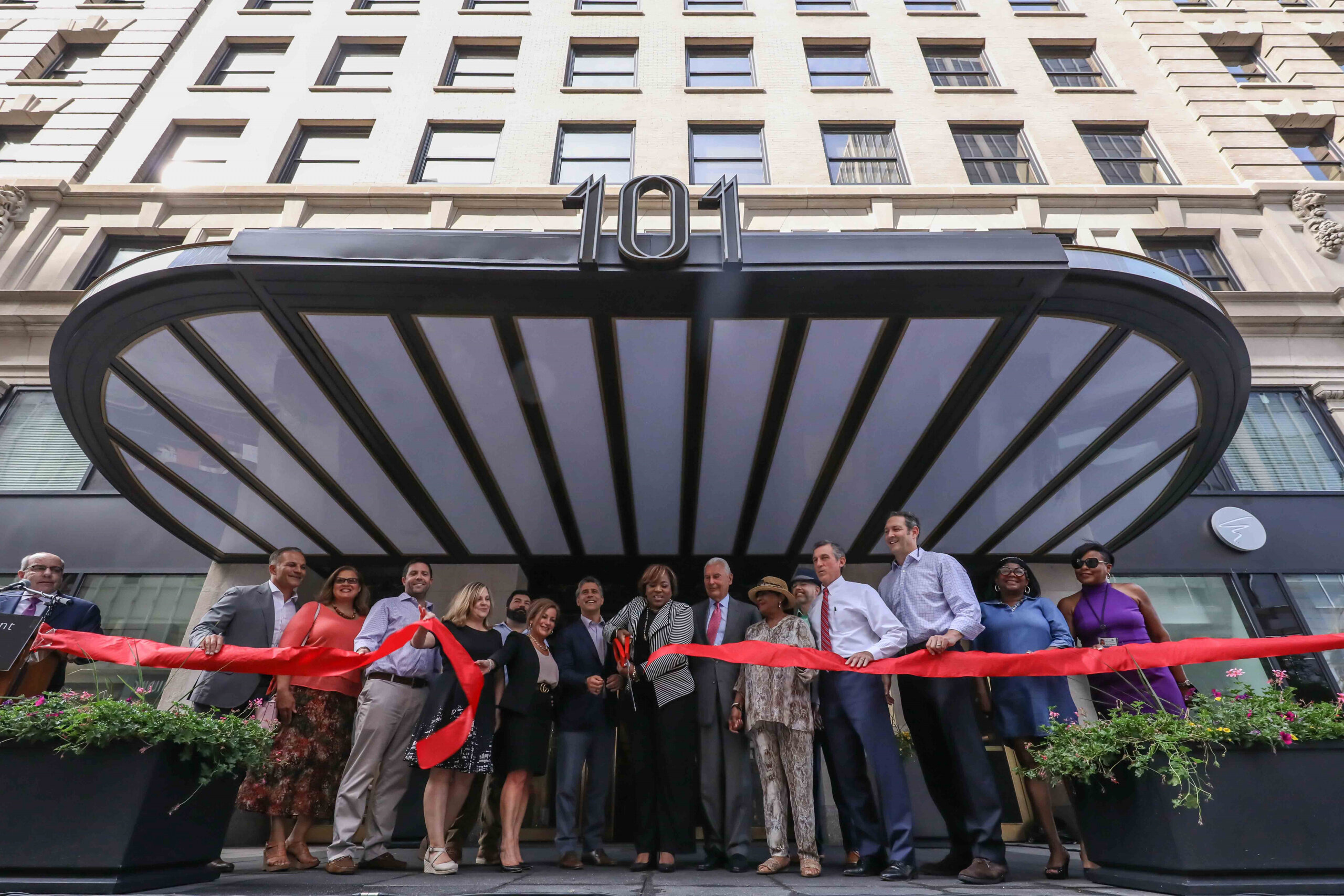 FIRST LUXURY LIVING EXPERIENCE OPENS IN THE CENTURYOLD DUPONT BUILDING